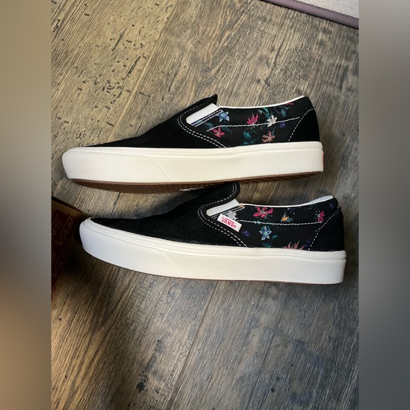 Vans - Picture 3 of 8